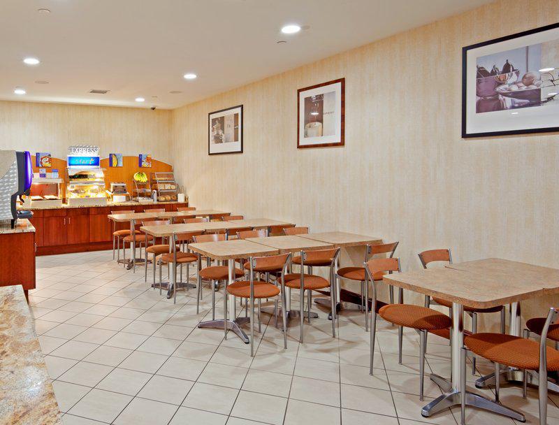 Holiday Inn Express Laguardia Airport, An Ihg Hotel Nueva York Restaurante foto